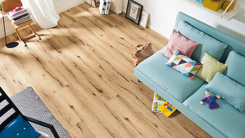 Ламинат Haro Tritty 100 Gran Via 4V Дуб Италика Крем 530693 2200×243×8 фото в интерьере Ламинат Haro Tritty 100 Gran Via 4V Дуб Италика Крем 530693 2200×243×8 фото в интерьере